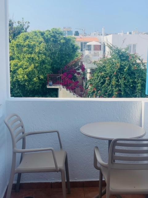 Manousos Rooms Adamantas (Milos) Exterior foto