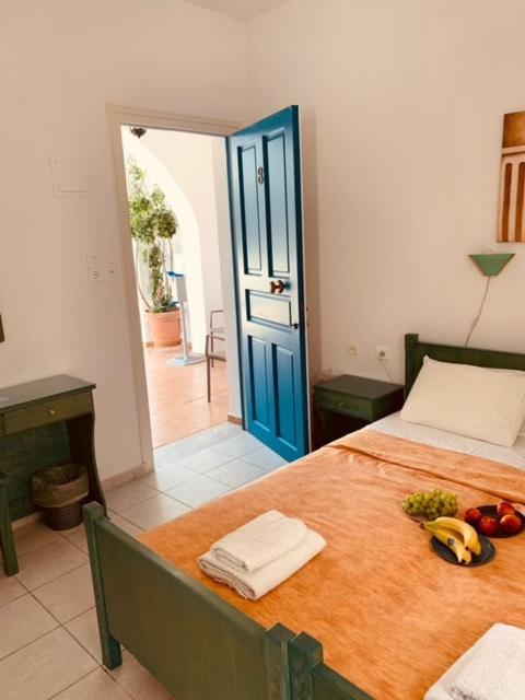 Manousos Rooms Adamantas (Milos) Exterior foto