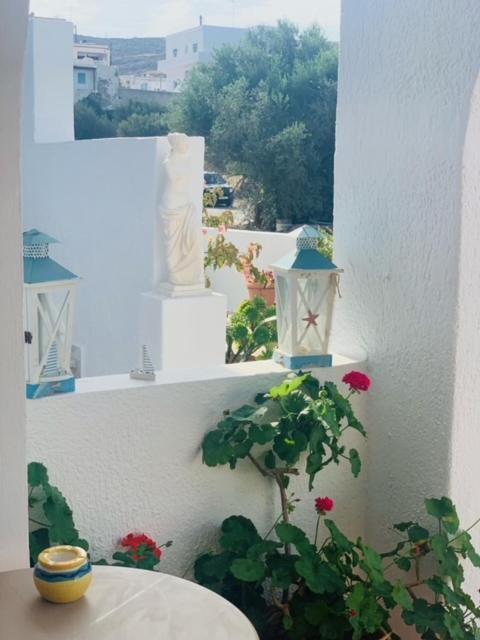 Manousos Rooms Adamantas (Milos) Exterior foto