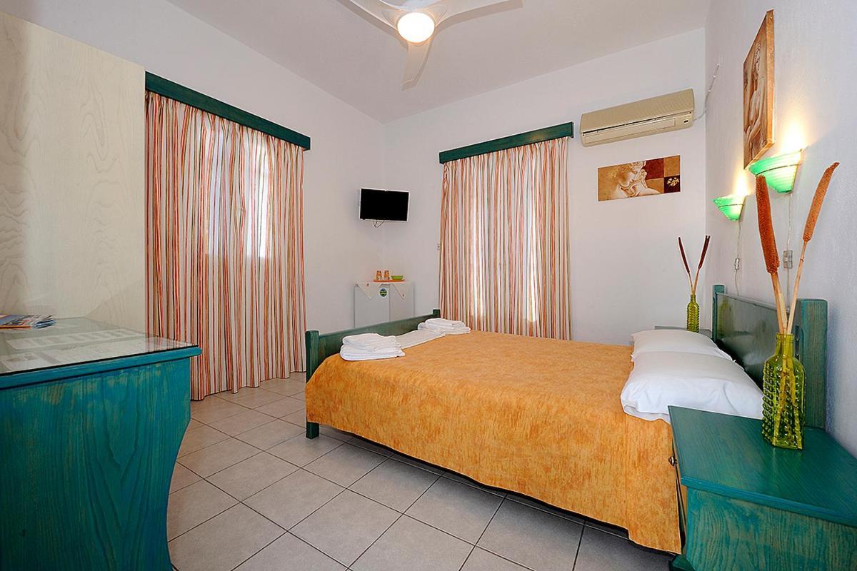 Manousos Rooms Adamantas (Milos) Exterior foto